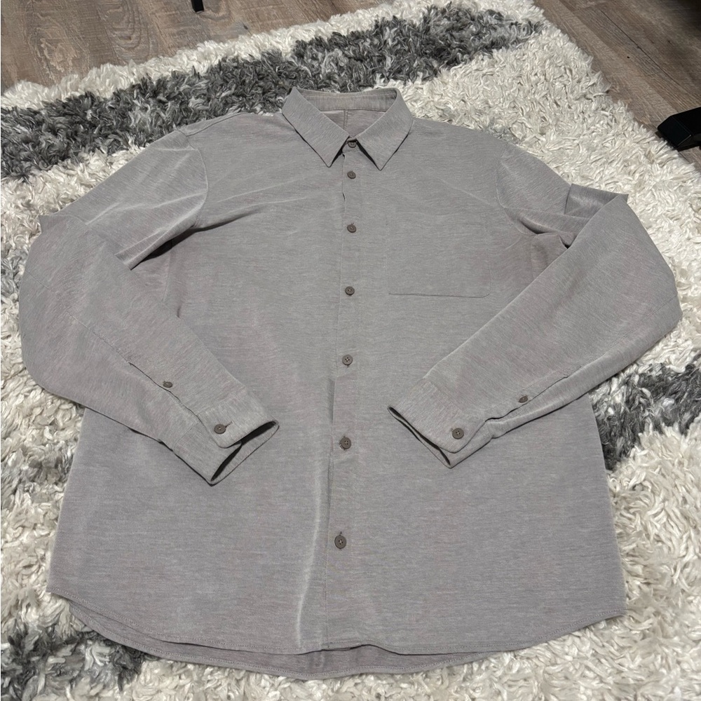 Lululemon Commission Long-Sleeve Shirt
Pocket